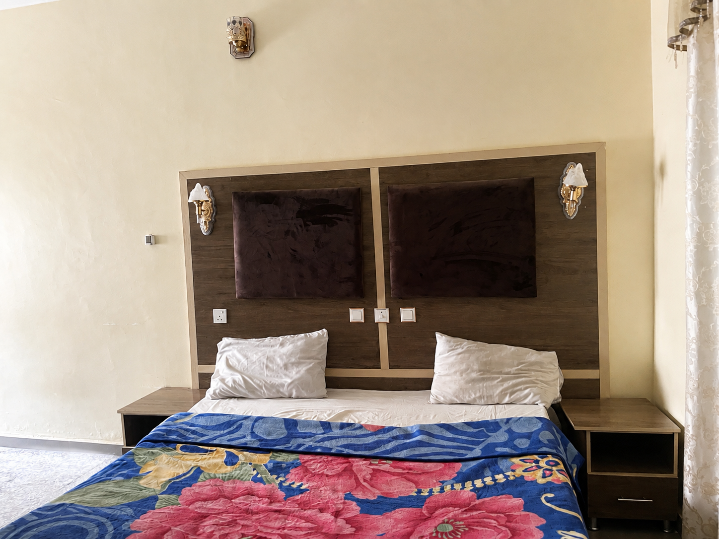 MHWUN guest house corridor and room view