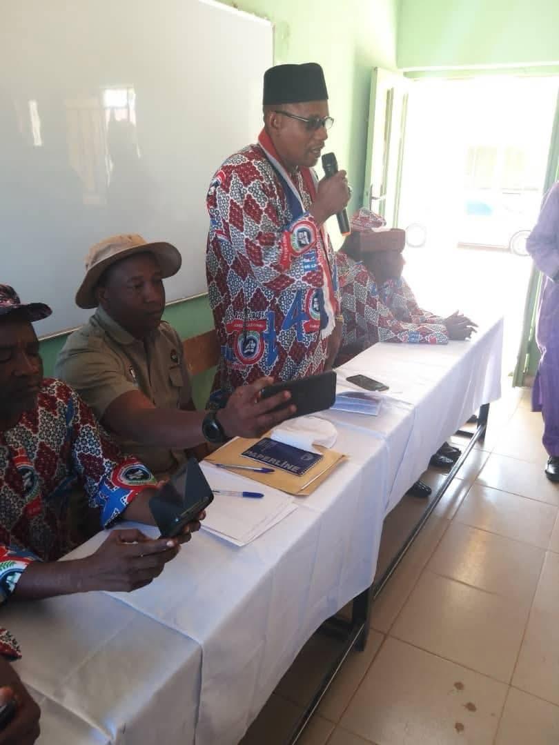 MHWUN family member speaking at the table